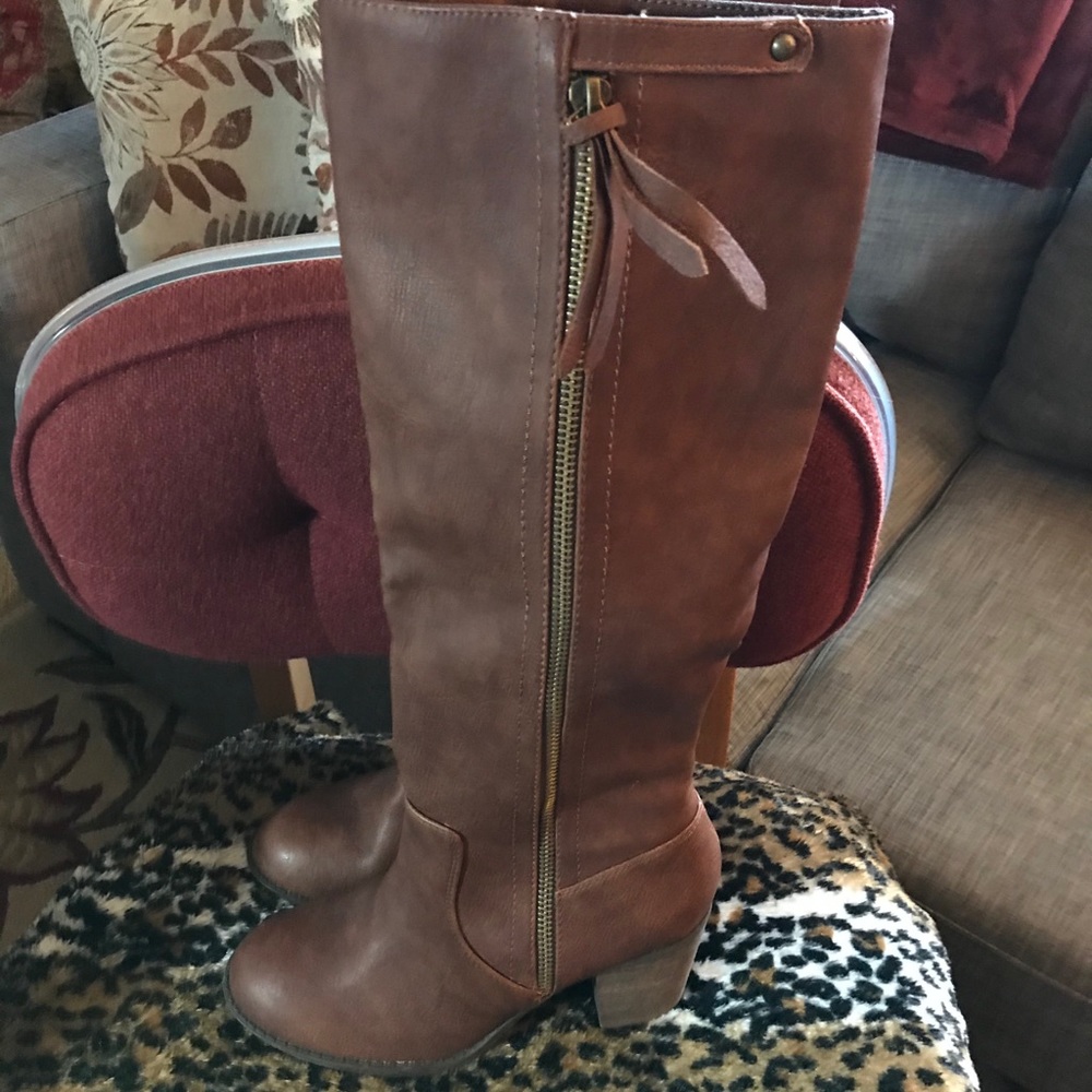 Crown Vintage Brown Boots